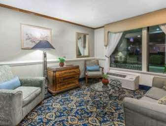Hotel Baymont By Wyndham Greensboro/coliseum Greensboro